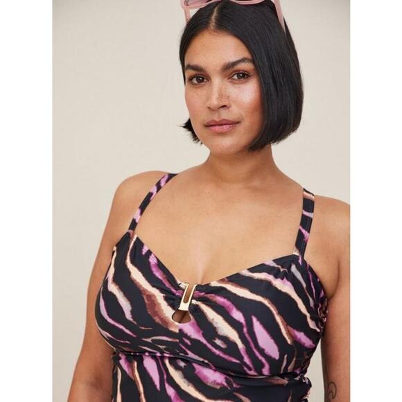 NWT Torrid Wireless Ladder Back One Piece Swimsuit Size 1X - Picture 2 of 14